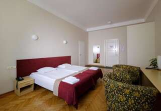 Отель Hotel Metropolis Каунас Двухместный номер с 2 отдельными кроватями-9