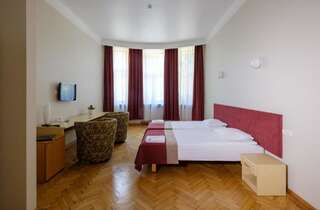 Отель Hotel Metropolis Каунас Двухместный номер с 2 отдельными кроватями-11